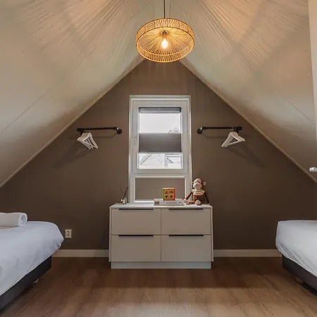 Prázdninový dům Hip In By Droomvilla *